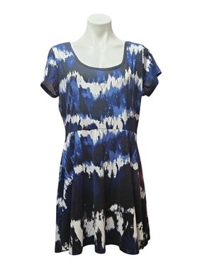 Bobbie Brooks Blue, White and Black Tie-Dye Tunic Top